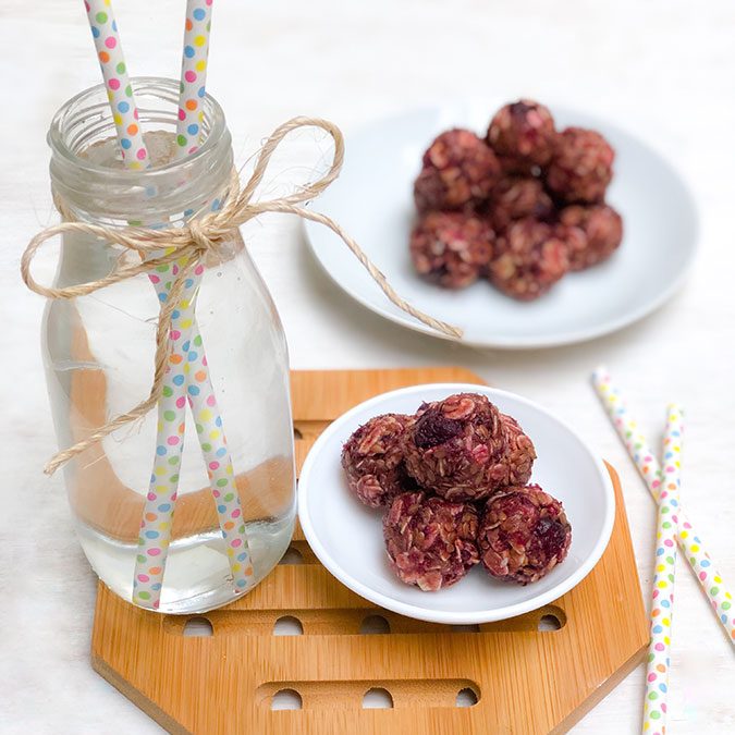 Bolitas de Energía con Avena & Frutos Rojos