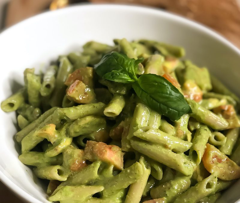 Pasta Fría con Salsa de Pesto Hecha en Casa